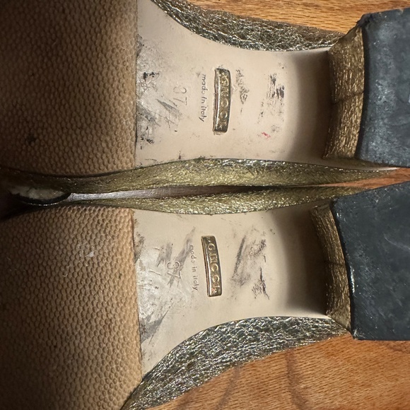 Gold metallic double G, Gucci pumps with 2 inch heal - Picture 5 of 5